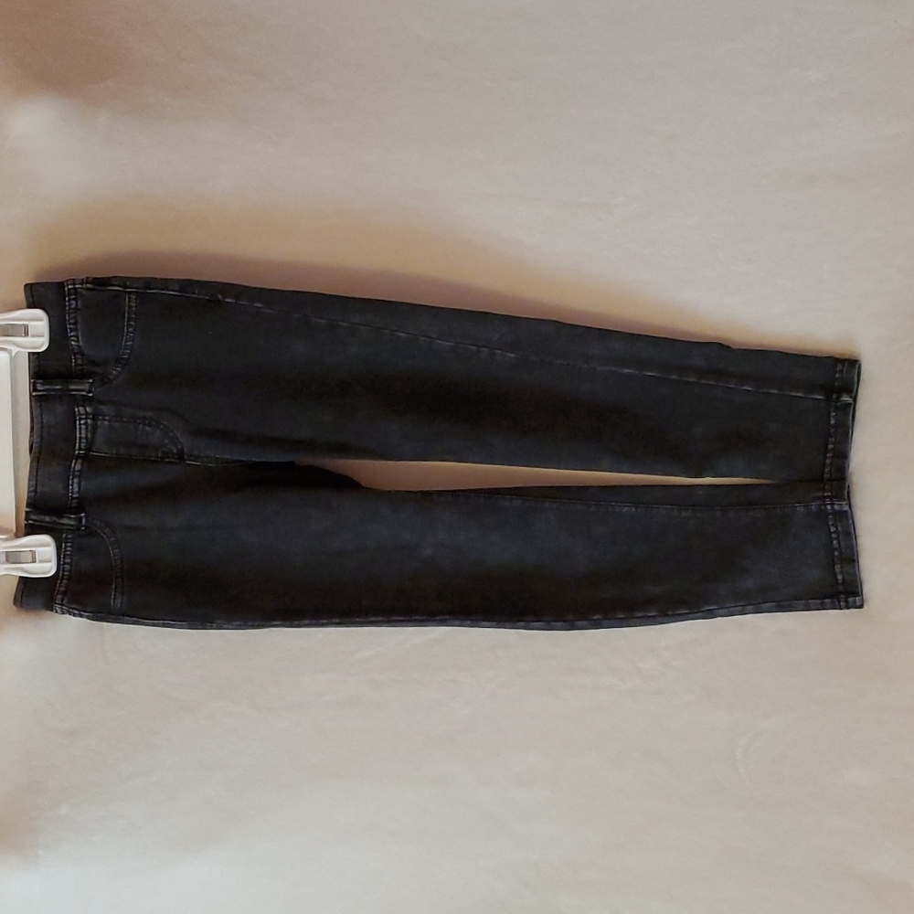 💜 2/$10 Levi's distressed legging - Picture 2 of 5